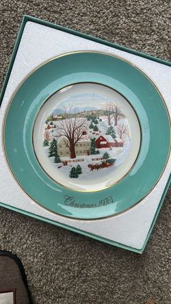 Vintage Avon Christmas Plate 1973
