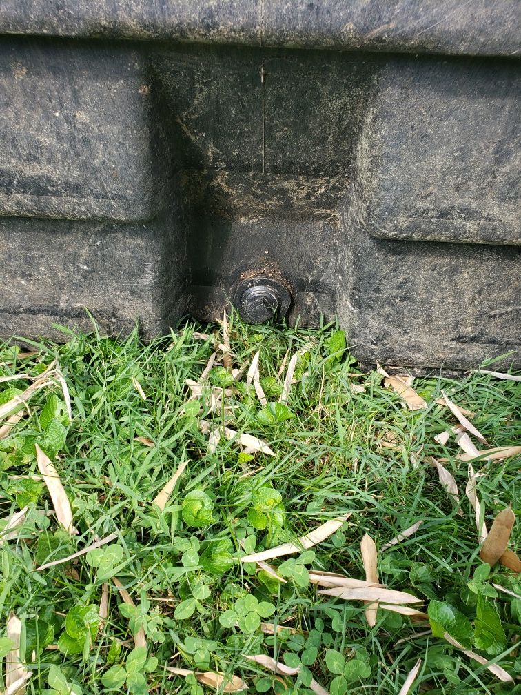 Rubbermaid 300 gallon stock tank for