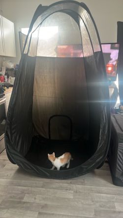 Spray tanning tent