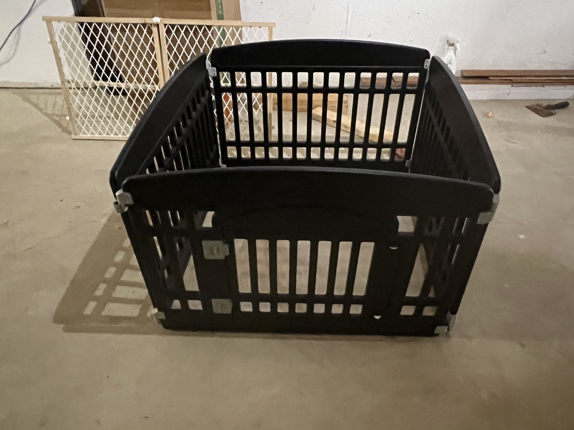 For Sale Microondas And Gates Corrals For Pets Excellent Condition 