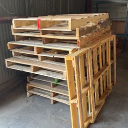 FREE Tons Of Pallets 