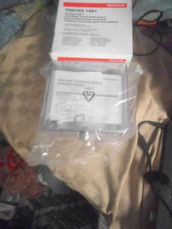 Versa guard universal thermostat guard by Honeywell
