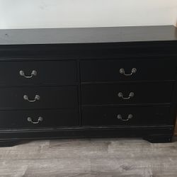 Dresser & Nightstand 