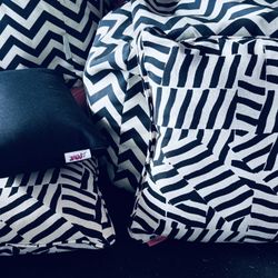 Outdoor Cushions & Pillows Set – Modern Black & White Pattern 