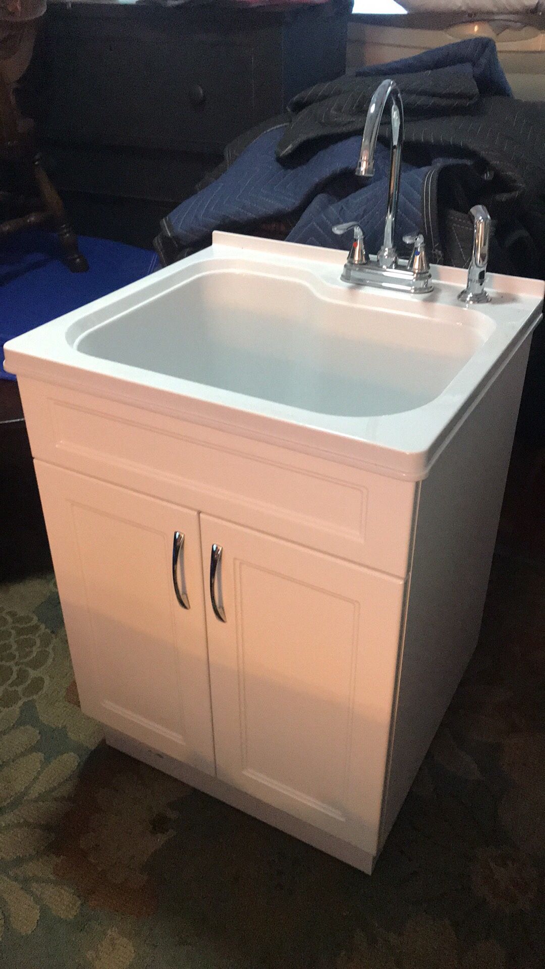 Laundry sink cabinet