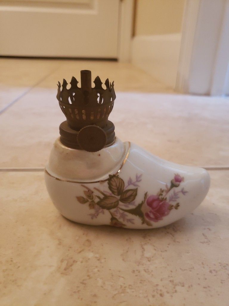 Vintage Japanese porcelain shoe oil lamp 