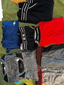 Men’s compression lot size medium (shirts/shorts)