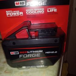 Milwaukee 12 Amp Red Lithium Forge M18 Battery