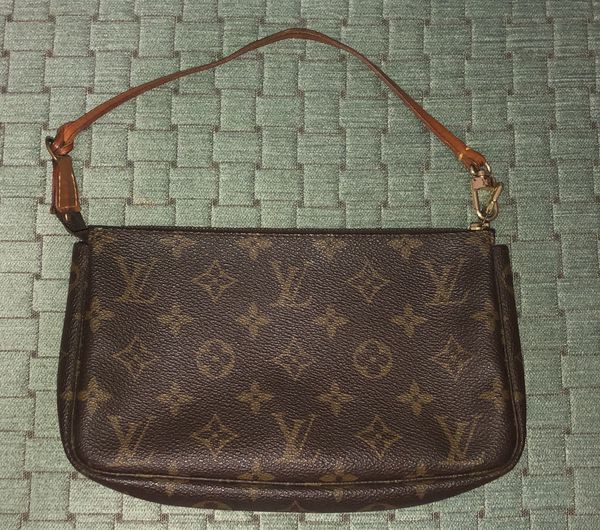 Louis Vuitton Pochette bag for Sale in FAIR OAKS, TX - OfferUp
