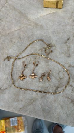 Gold platted earrings and necklace