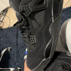 Black Cat Jordan 4 