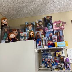 Venta De Colección De Artículos De Ana De La Película Frozen MAs De 1000 Dólares 
