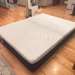 Nectar Premier Memory Foam, Queen, Like New, Perfect Condition