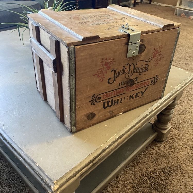 Vintage Jack Daniels Whiskey Crate/Box for Sale in Gilbert, AZ - OfferUp