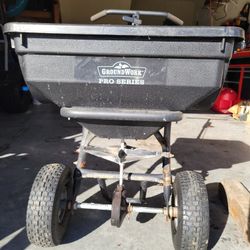 75 LB Spreader