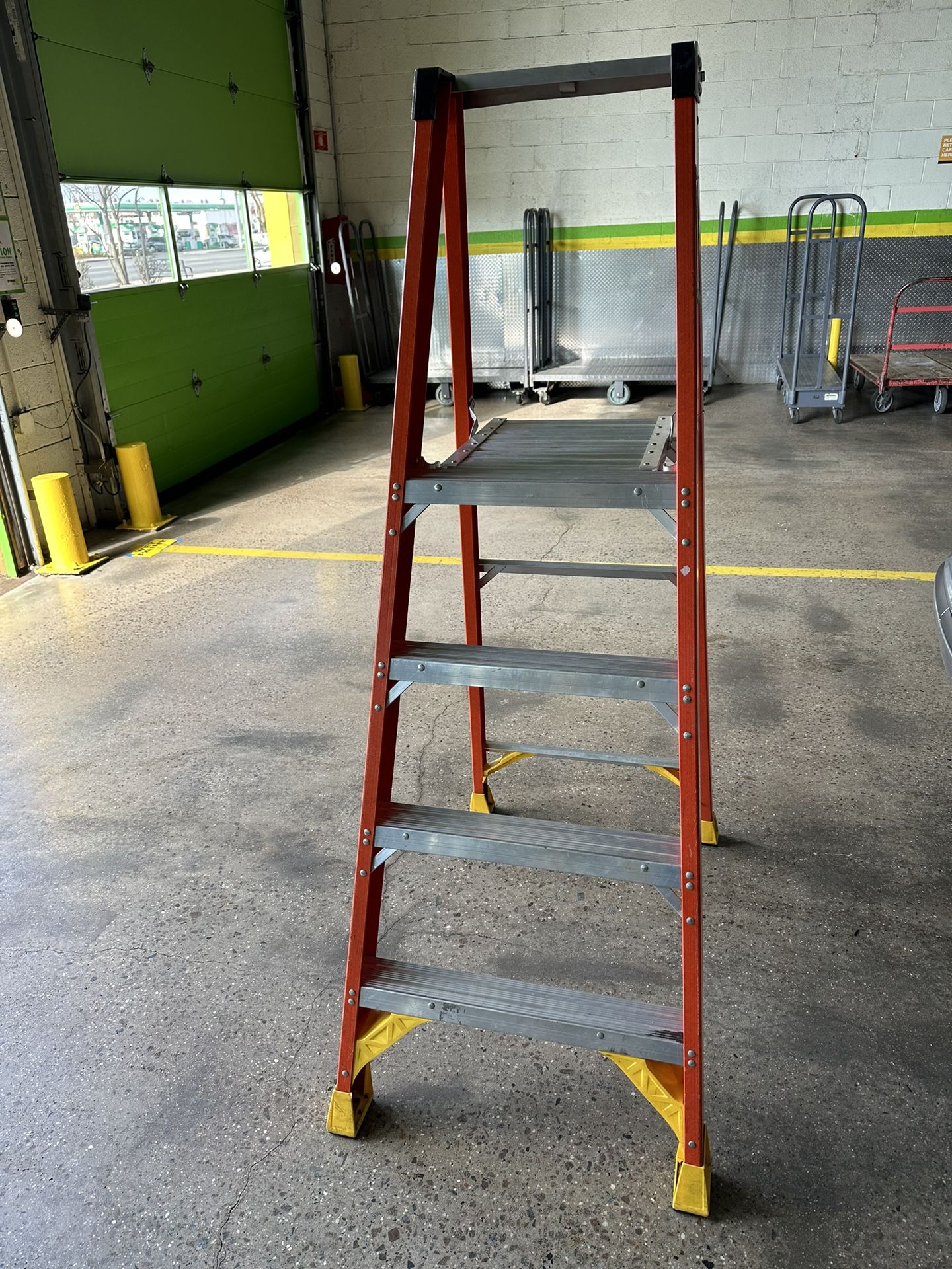 ULine Fiberglass Platform Ladder