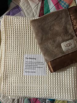 White baby blanket & Ugg cloth