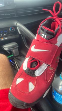 Mens size 9.5 nike dion sanders