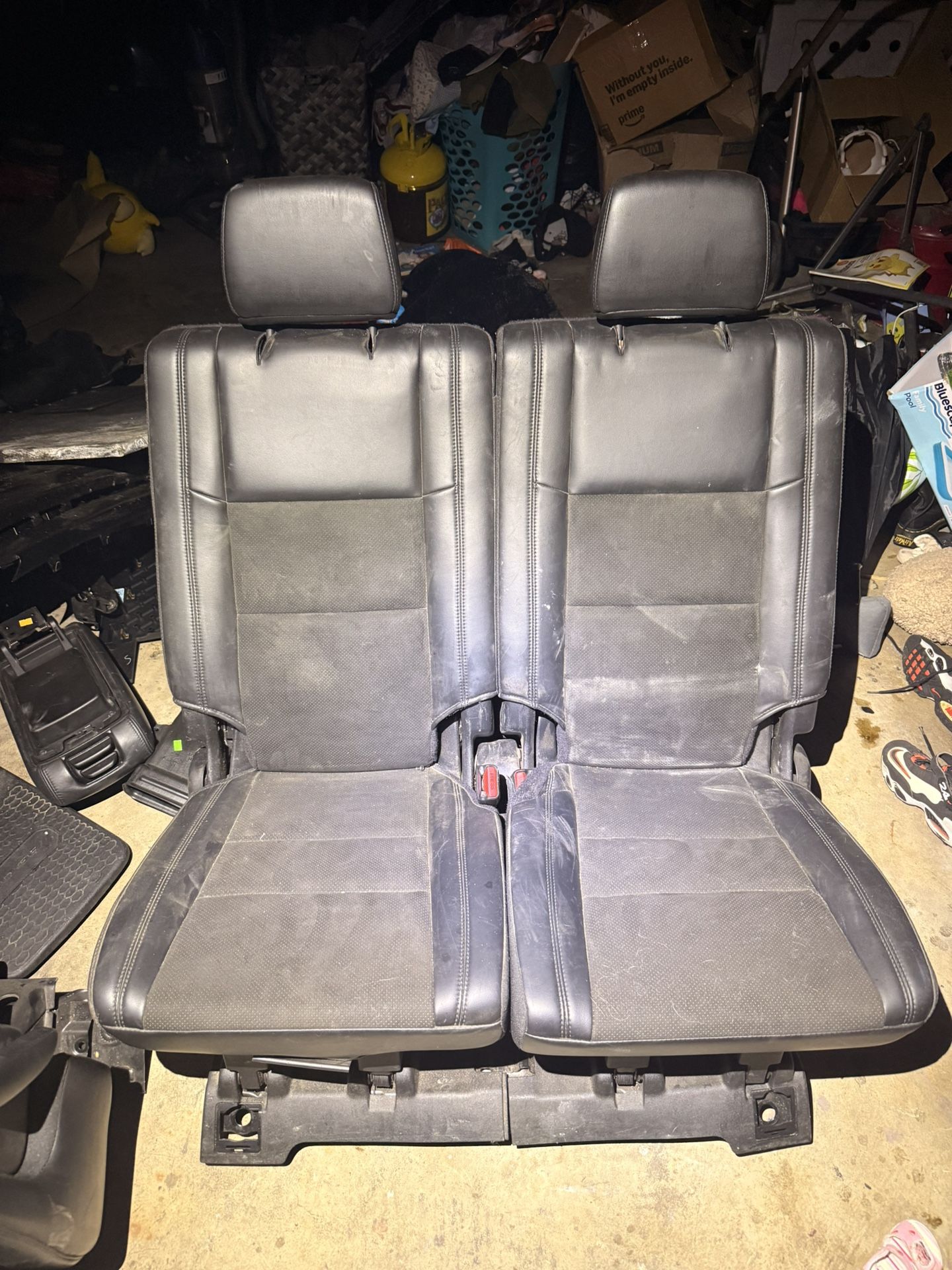 Middl Seats And Rear Seats