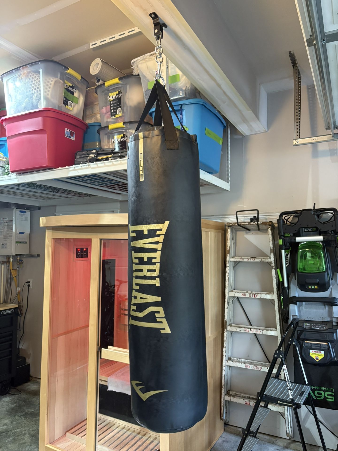 70 lb Everlast Heavy Punching Bag And Gloves