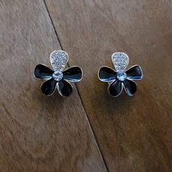 Lot Of 2 Metal Flower Shoe Charms 