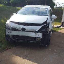 Toyota Prius V For Parts 