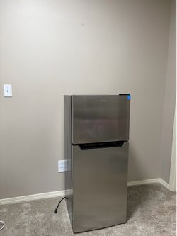Mini fridge