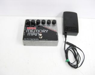 Electro-Harmonix EHX Deluxe Memory Man Delay Guitar Effects Pedal