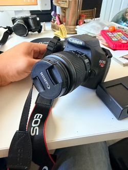 Canon EOS Rebel T5 DSLR Camera Lens & Charger