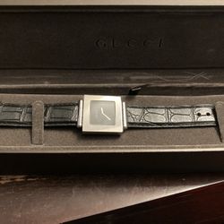 Gucci 600 M    Mens Watch Leather Band