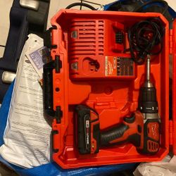 Milwaukee M 18 Drill