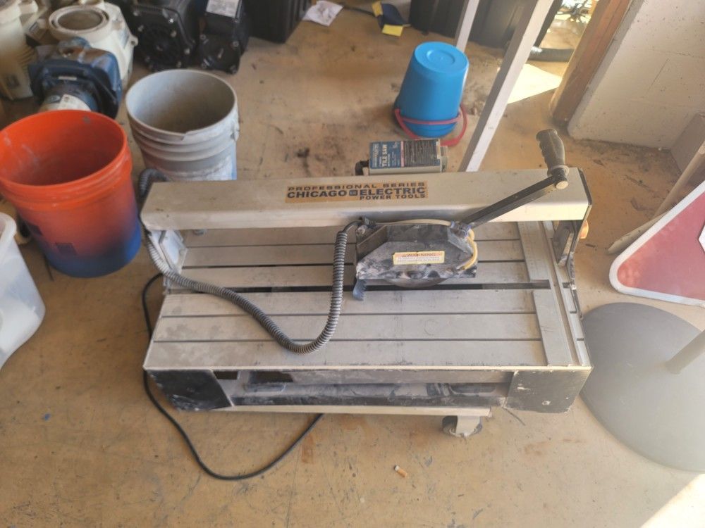 Chicago Electric Tile Saw