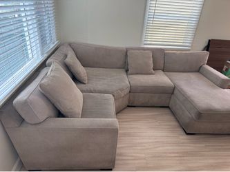 Modern Modular Sectional Couch – Excellent Condition!