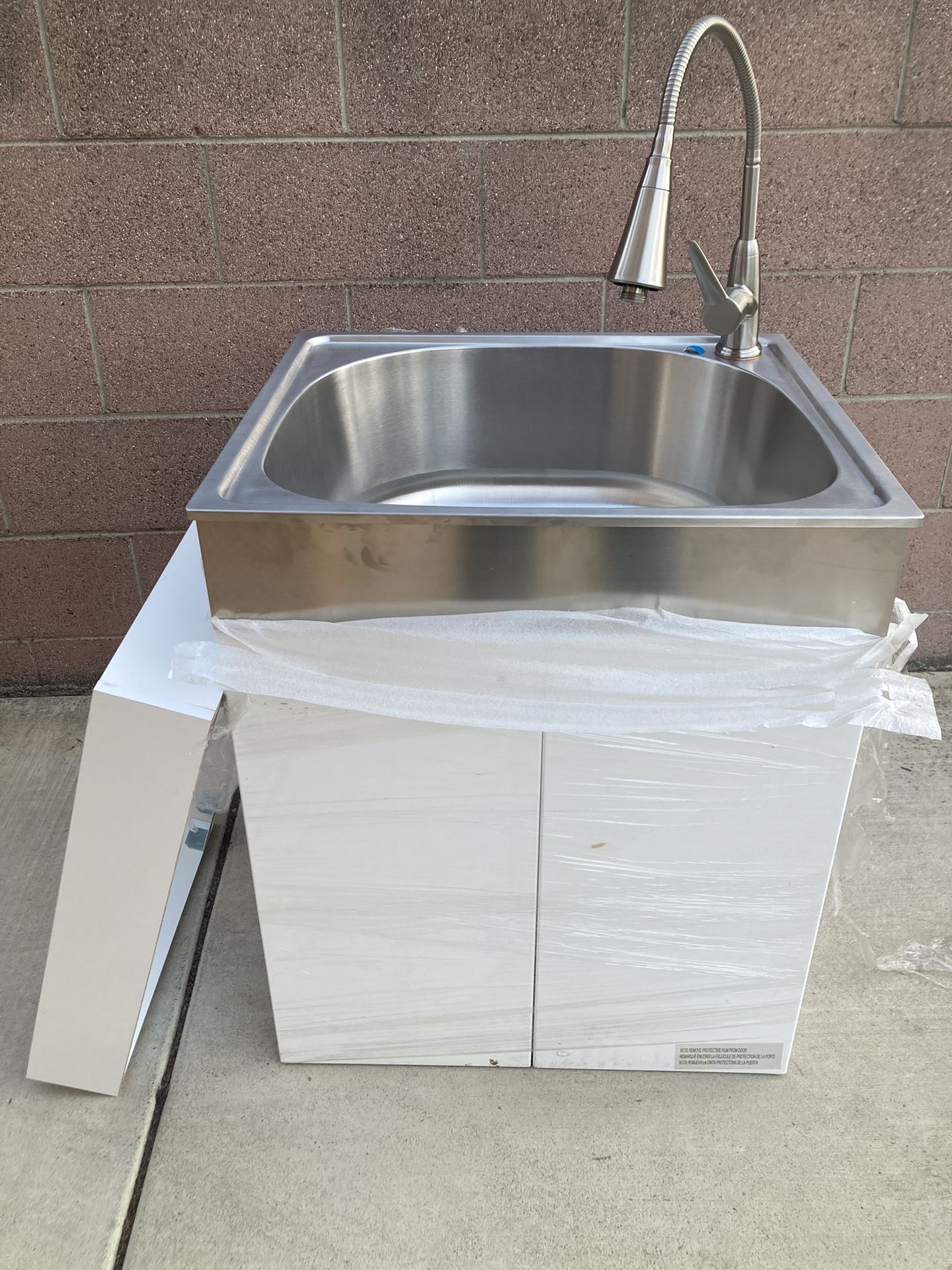 New Laundry Sink Stainless Steel All In1 33”x24x 21” for Sale in Santa