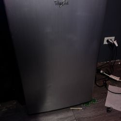 Whirlpool Mini Fridge 