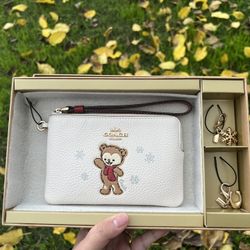 Coach Wristlet Bear And Charm 