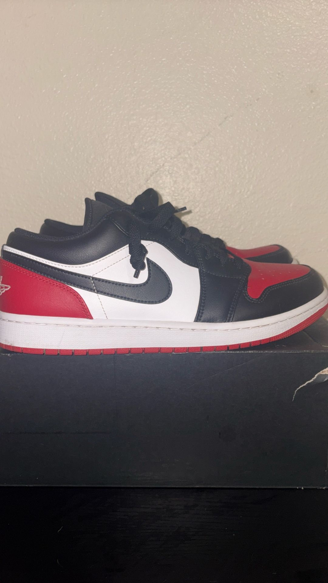 Jordan 1 Low Bred Toe Size 11