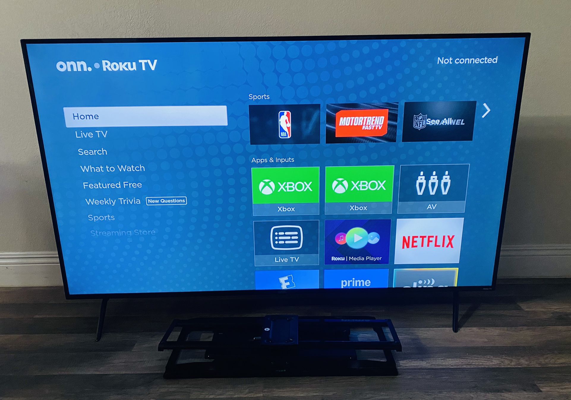 ONN 65” Roku Smart TV With Wall Mount