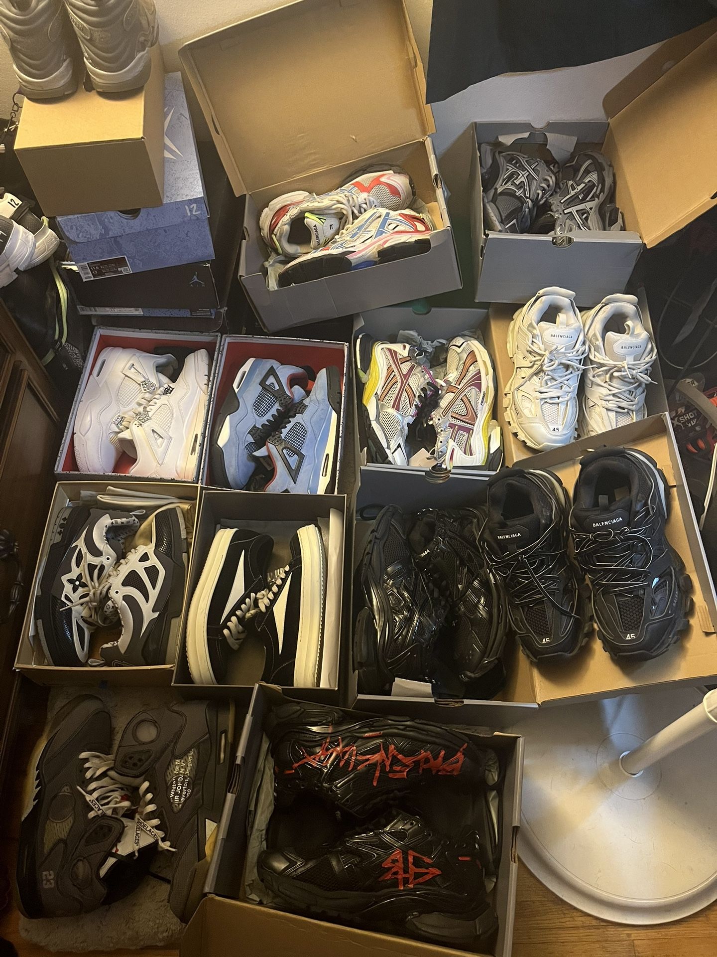 Balenciaga, Rick Owen, LV, Jordan's- SIZE 11-12 LOOK AT THE DESCRIPTION