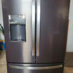 Whirlpool  Black Stainless steel 25 cu ft French Door with water and Ice Dispenser