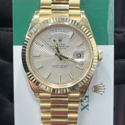 Rolex Day-Date 40mm Presidential in 18K Gold with Silver Motif Dial in AMAZING Condition