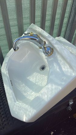 Bathroom sink Faust