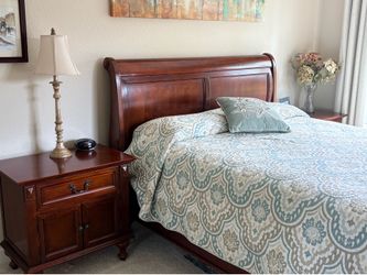 Queen bedroom set