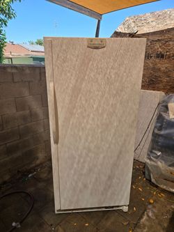 Beautiful  stand up Kenmore  frezzer  yes it is used