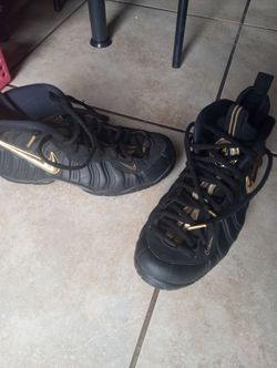 Sneakers size 9.5 usa
