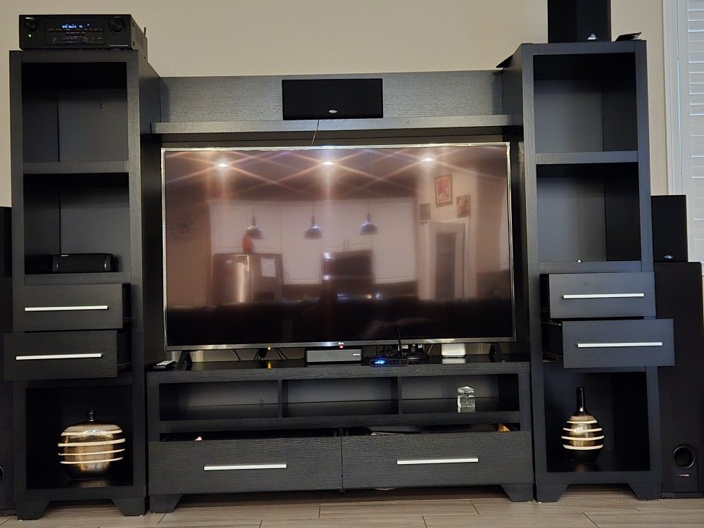 EEntertainment Center for Sale – Excellent Condition