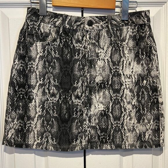 Zara denim snakeskin mini skirt Size Small