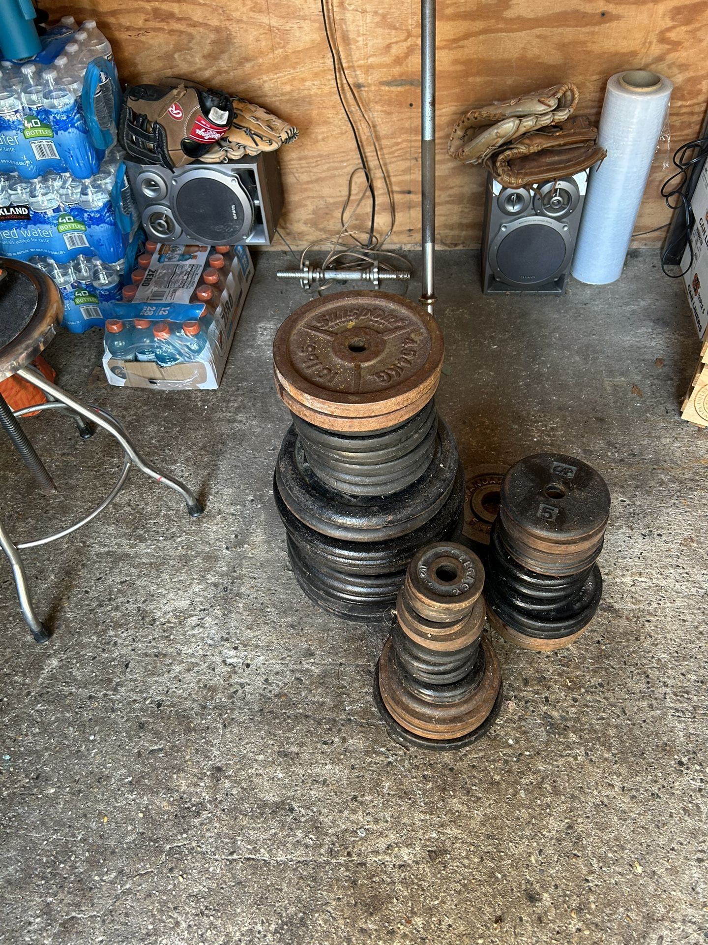 WORKOUT WEIGHTS STEEL METAL WEIGHT PLATES 28 PLATES 1 BAR