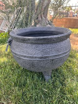 NWT Giant Outdoor Ceramic/Cement Cauldron