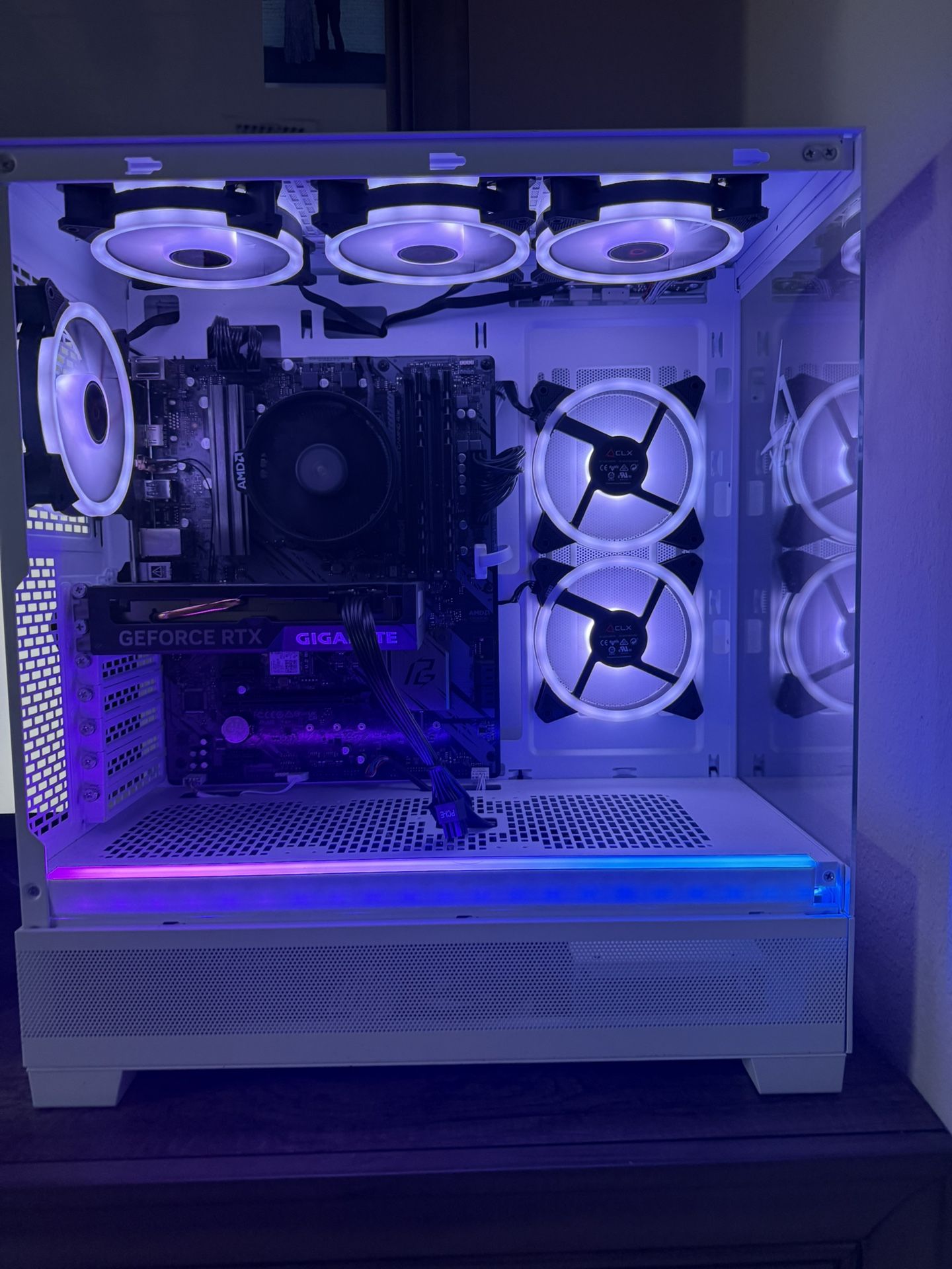 Gaming PC - RTX 4060 / 32GB RAM / 1TB SSD - Excellent Condition